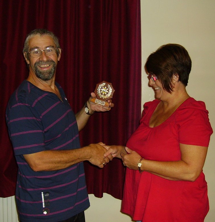 Maureen Dutton colecting the Heritage Studio Trophy